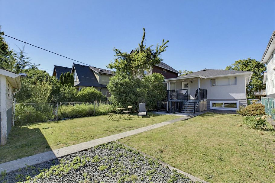 1280 E 27th Avenue Vancouver, BC - 29