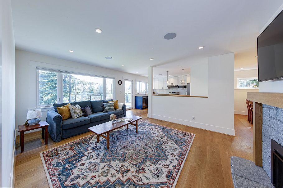 1243 Cloverley Street North Vancouver, BC - 9