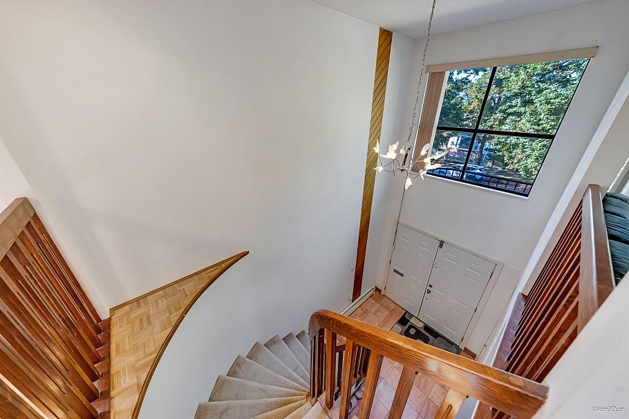 3056 E 28th Avenue Vancouver, BC - 33