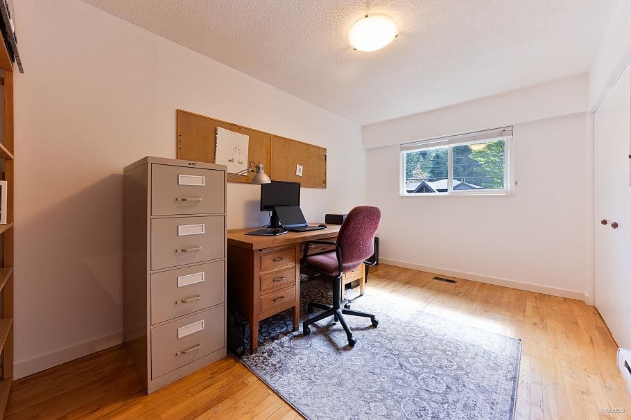4482 Cove Cliff Road North Vancouver, BC - 24