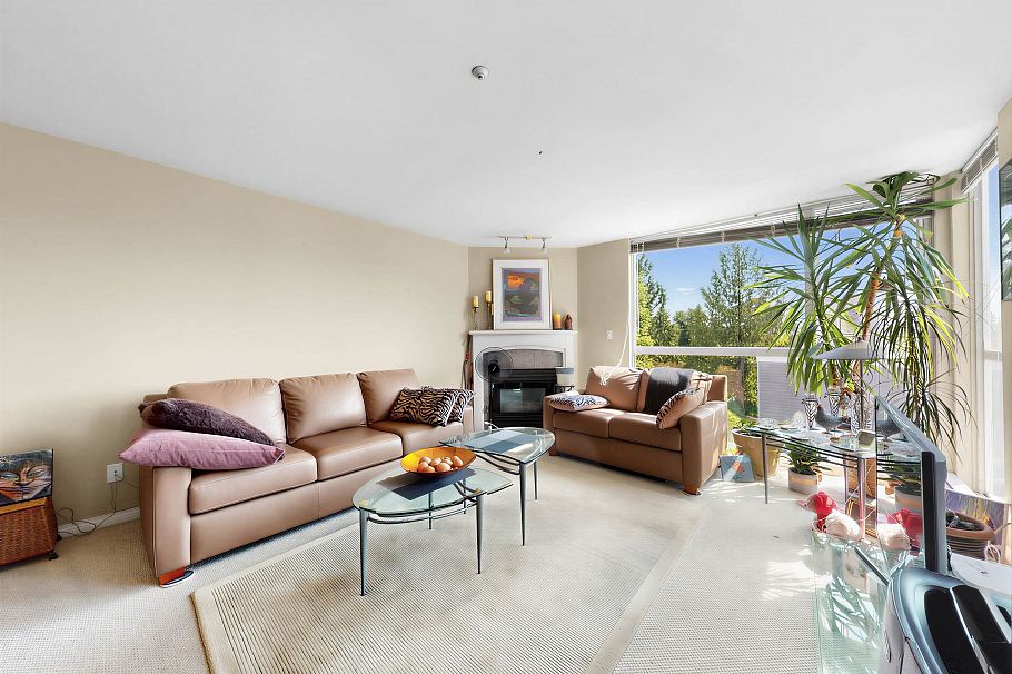 312 8450 Jellicoe Street Vancouver, BC - 2