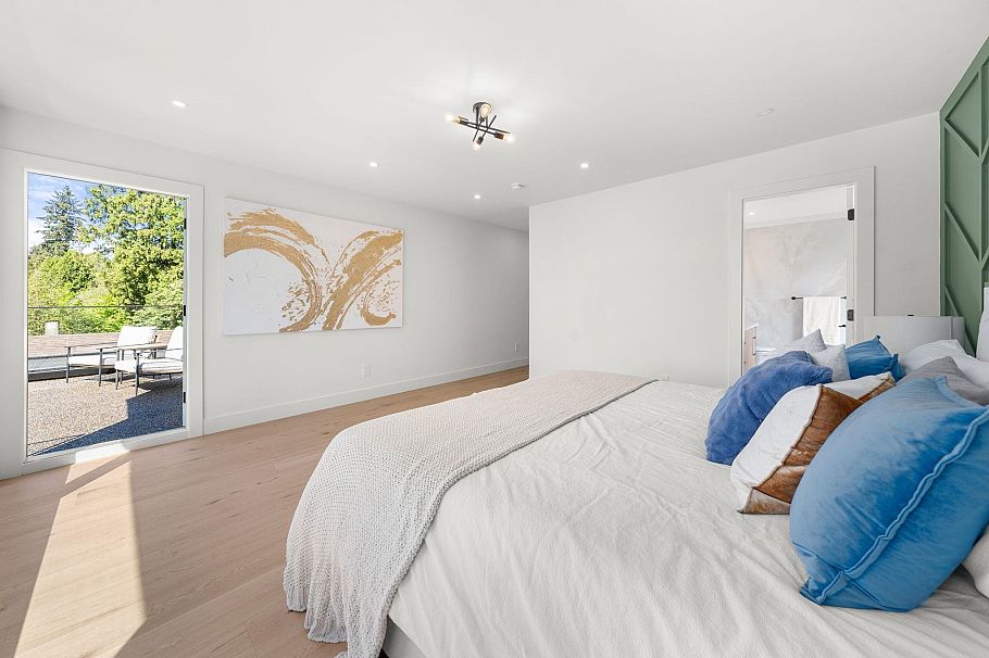 1511 Burrill Avenue North Vancouver, BC - 24