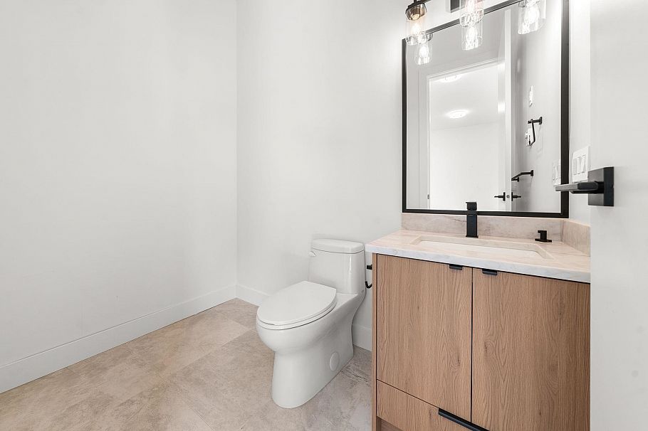 1511 Burrill Avenue North Vancouver, BC - 39