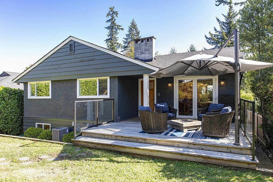 1243 Cloverley Street North Vancouver, BC - 3