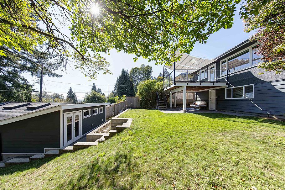 1243 Cloverley Street North Vancouver, BC - 29