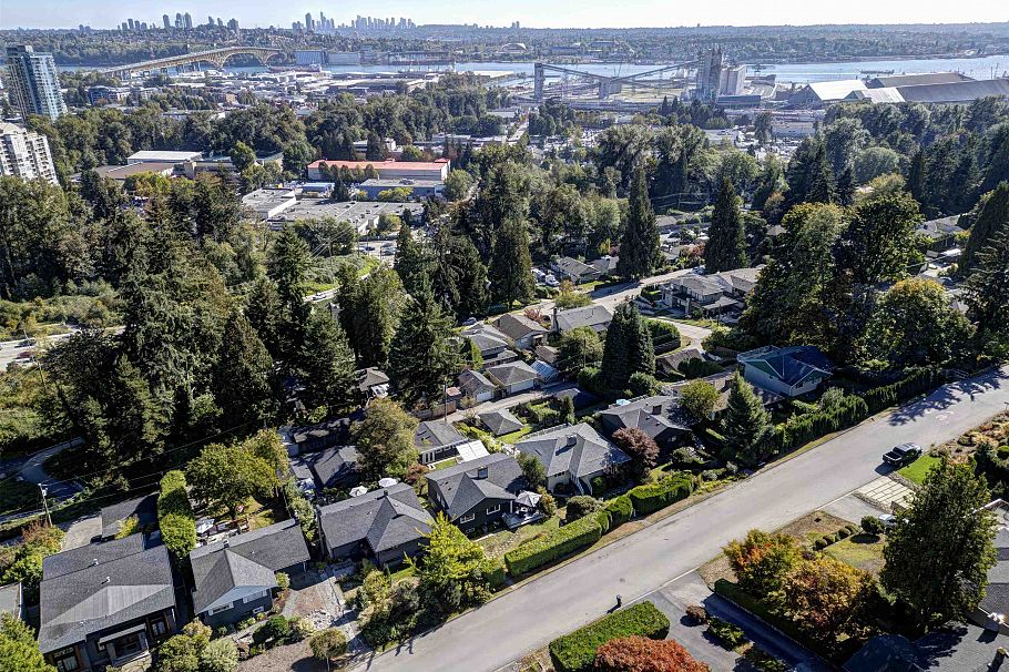 1243 Cloverley Street North Vancouver, BC - 33