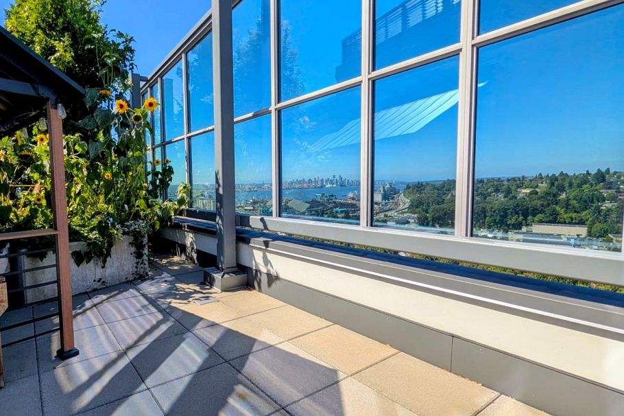 2704 1401 Hunter Street North Vancouver, BC - 2