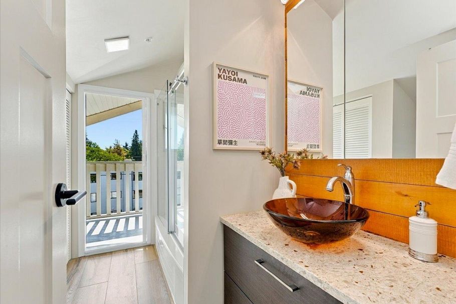 3454 W 3rd Avenue Vancouver, BC - 18