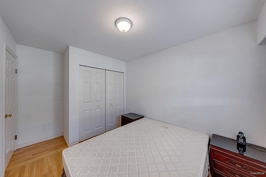 3056 E 28th Avenue Vancouver, BC - 22
