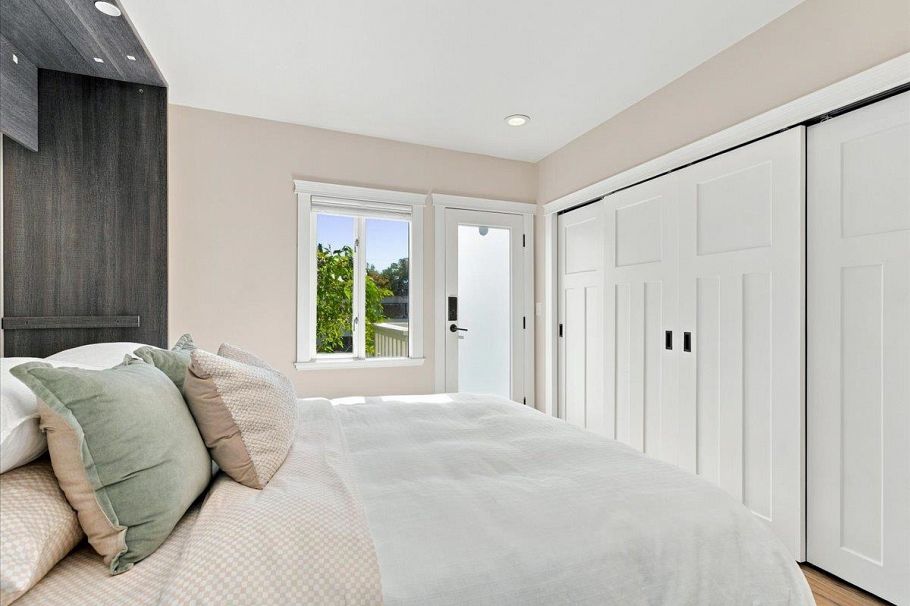 3454 W 3rd Avenue Vancouver, BC - 10
