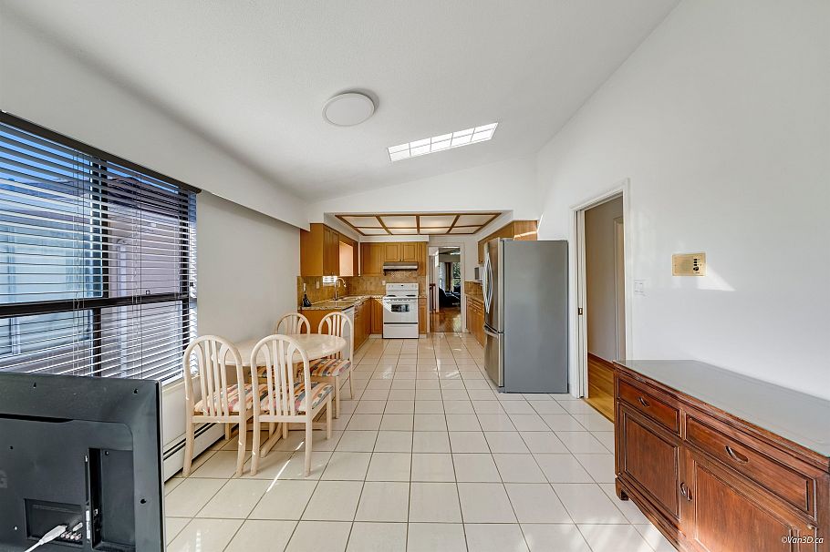 3056 E 28th Avenue Vancouver, BC - 9