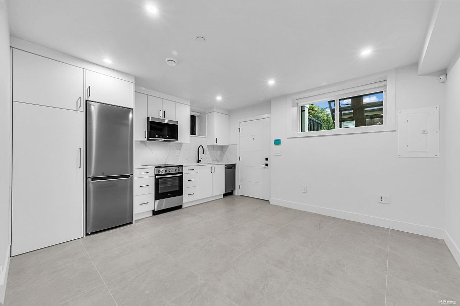 3155 E. 52nd Avenue Vancouver, BC - 28