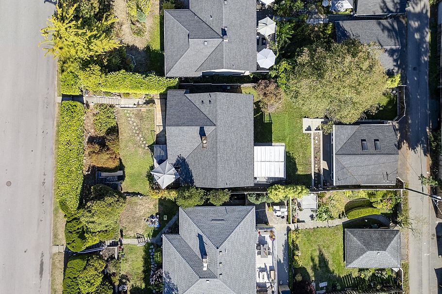 1243 Cloverley Street North Vancouver, BC - 28