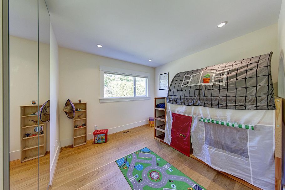 1243 Cloverley Street North Vancouver, BC - 21