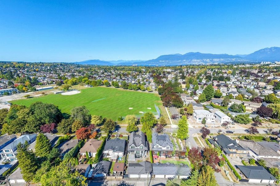 2398 Oliver Crescent Vancouver, BC - 17