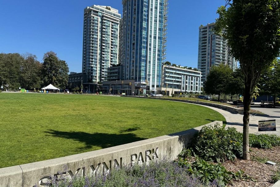 2704 1401 Hunter Street North Vancouver, BC - 26