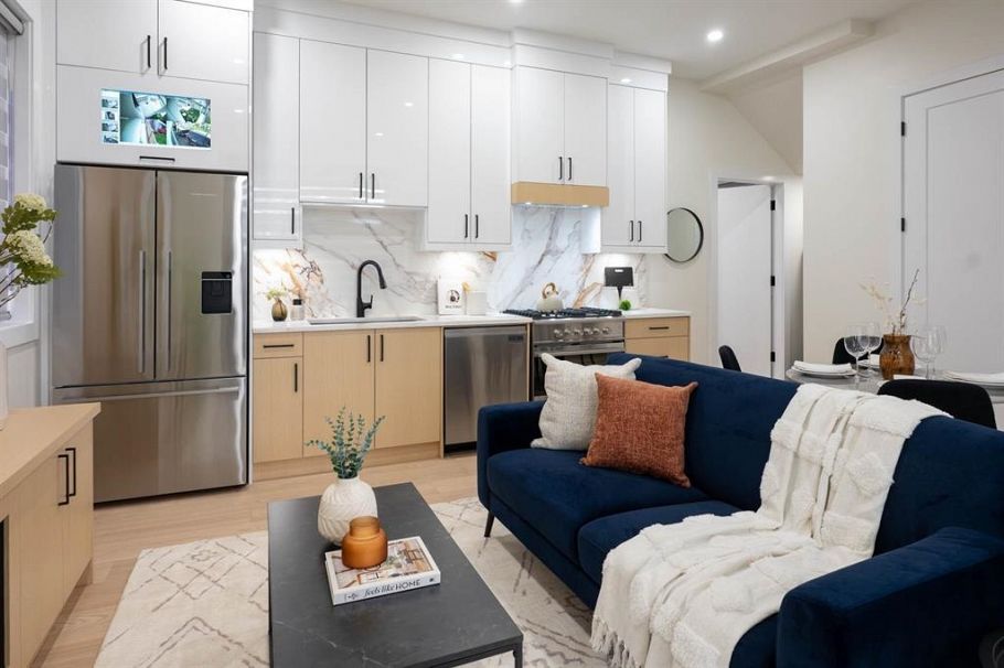 2 4874 Lanark Street Vancouver, BC - 5