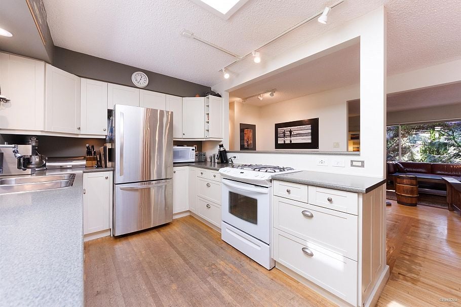 4482 Cove Cliff Road North Vancouver, BC - 10
