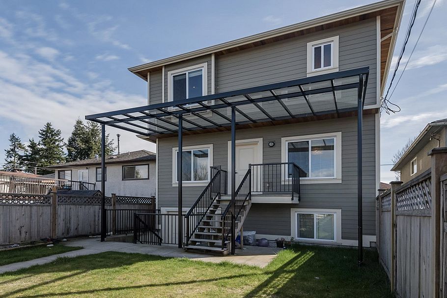 2627 E 41st Avenue Vancouver, BC - 2