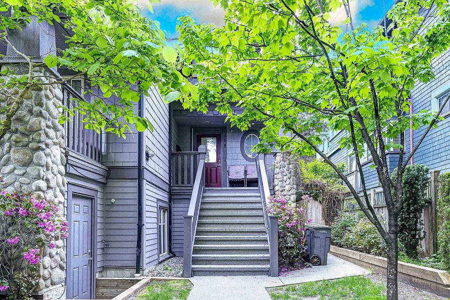 208 W 13th Avenue Vancouver, BC - 1