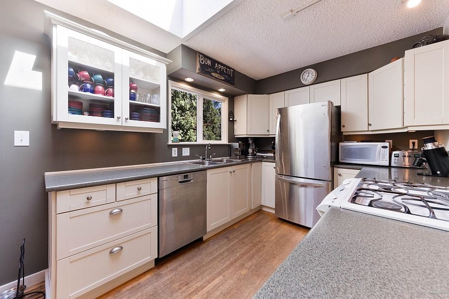 4482 Cove Cliff Road North Vancouver, BC - 11