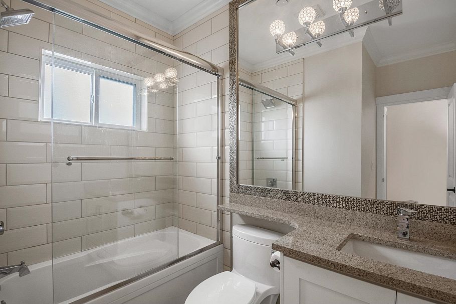 2627 E 41st Avenue Vancouver, BC - 14