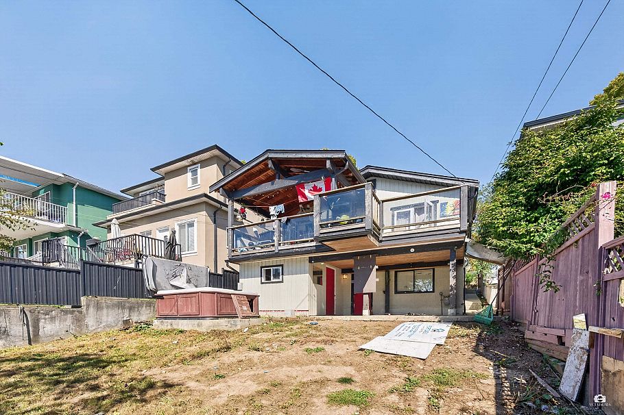 3184 E 8th Avenue Vancouver, BC - 4