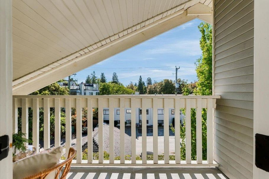 3454 W 3rd Avenue Vancouver, BC - 23