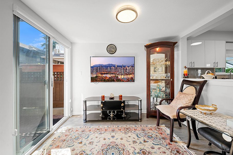 8 815 Tobruck Avenue North Vancouver, BC - 3