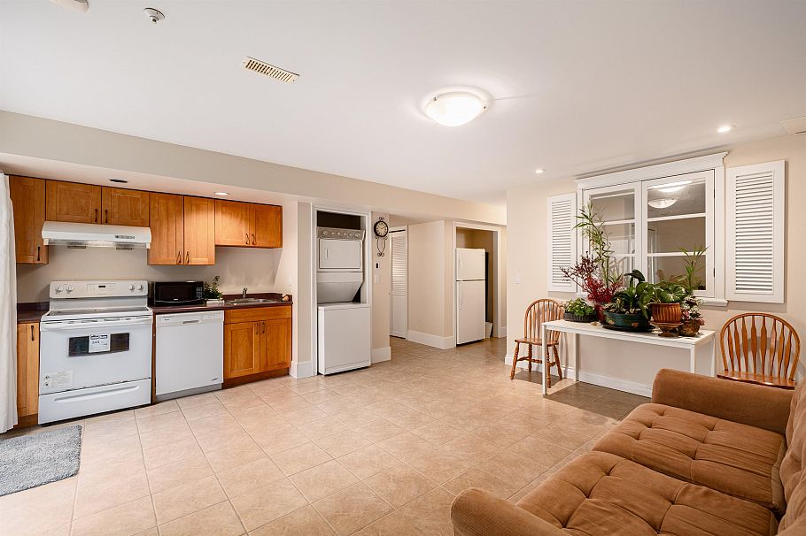 2087 W 18th Avenue Vancouver, BC - 24