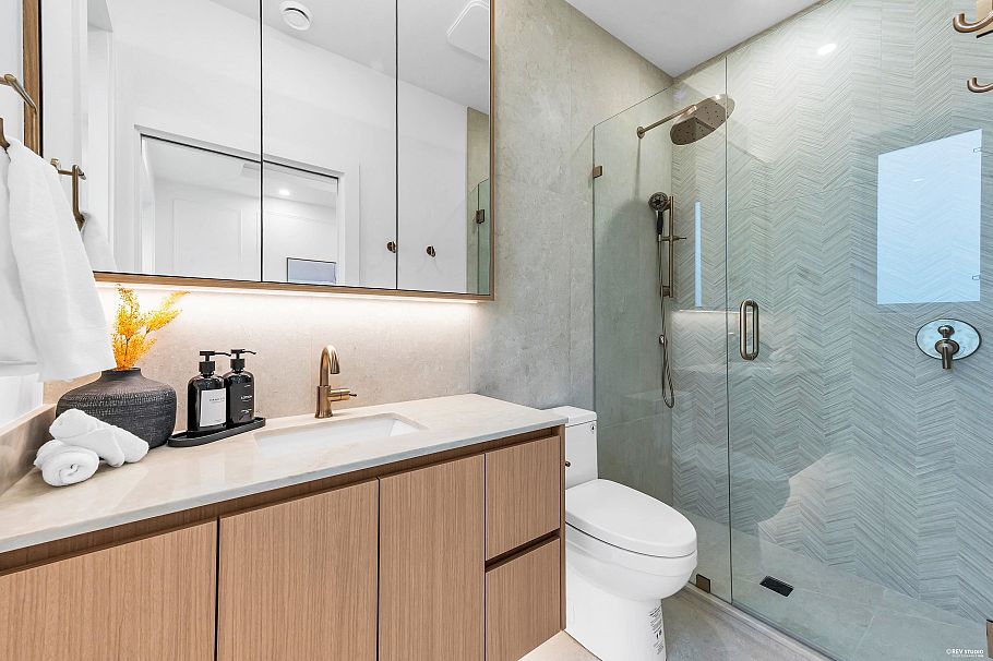3155 E. 52nd Avenue Vancouver, BC - 25