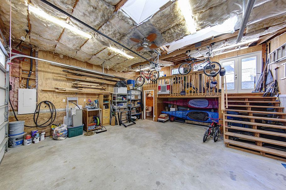 1243 Cloverley Street North Vancouver, BC - 32