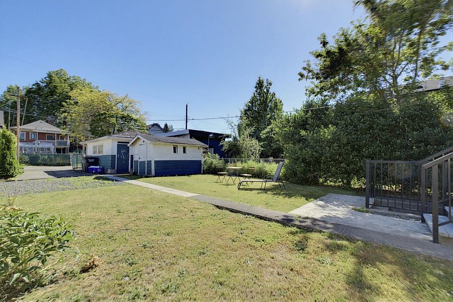 1280 E 27th Avenue Vancouver, BC - 30