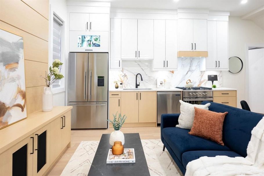 2 4874 Lanark Street Vancouver, BC - 6