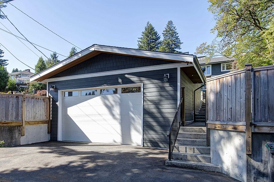 1243 Cloverley Street North Vancouver, BC - 30