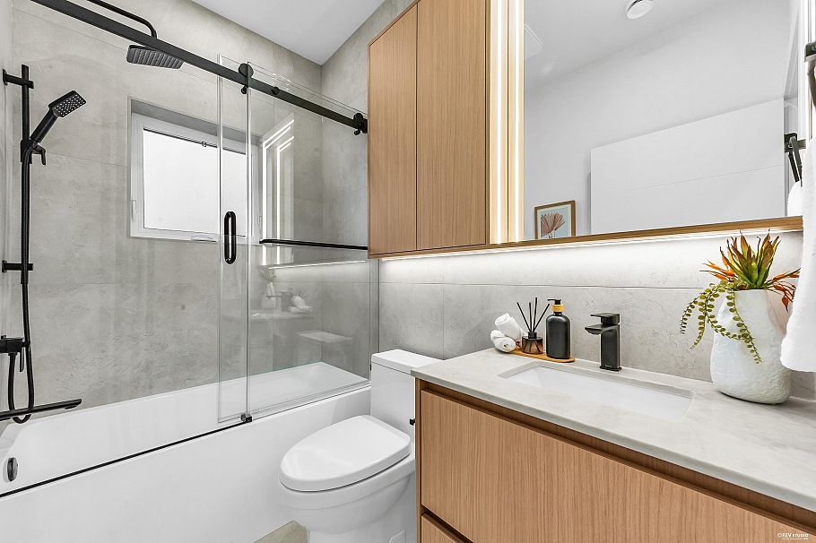 3155 E. 52nd Avenue Vancouver, BC - 24