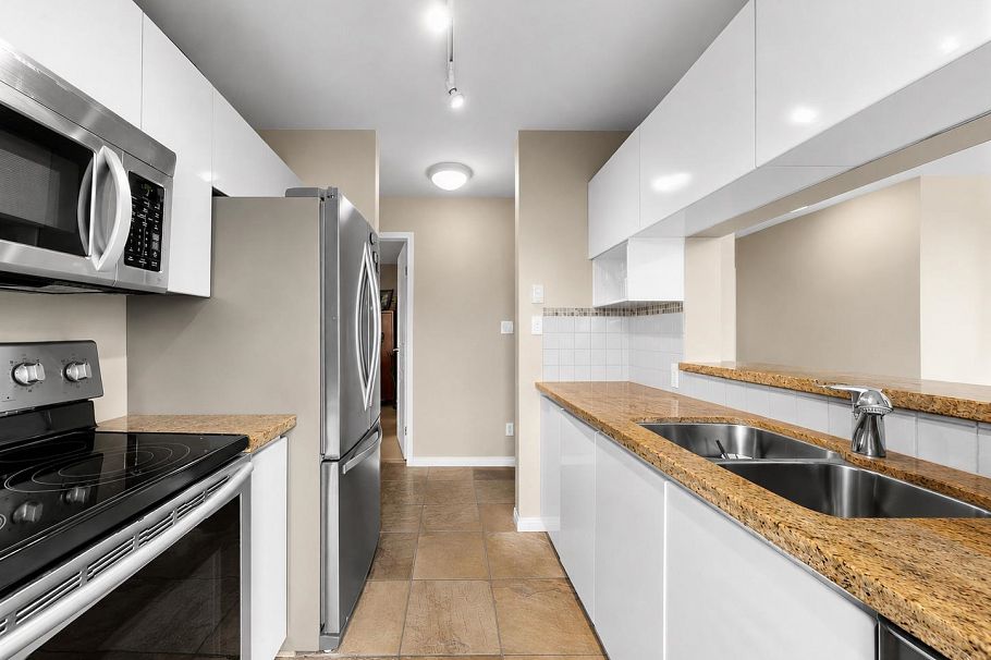 312 8450 Jellicoe Street Vancouver, BC - 5