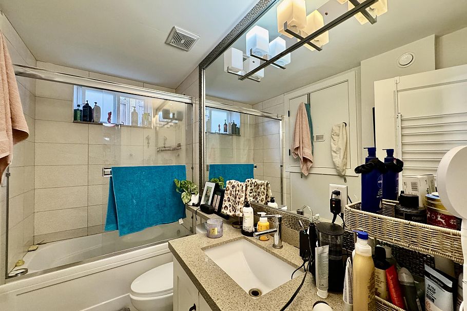 2627 E 41st Avenue Vancouver, BC - 22