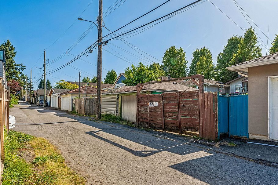 4412 Perry Street Vancouver, BC - 10