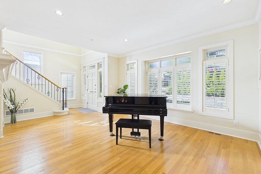 4420 Collingwood Street Vancouver, BC - 2