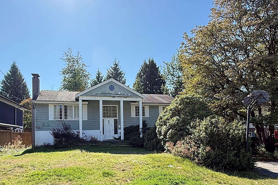 889 Ross Road North Vancouver, BC - 1