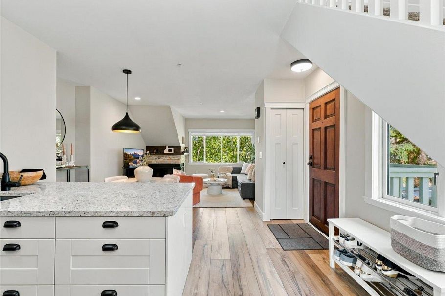 3454 W 3rd Avenue Vancouver, BC - 2