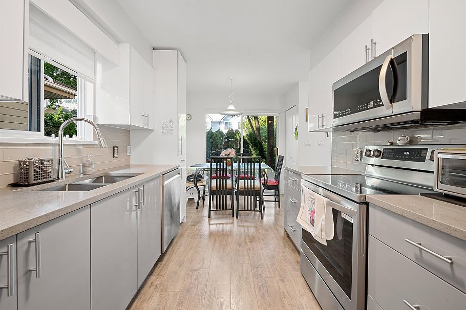 8 815 Tobruck Avenue North Vancouver, BC - 6