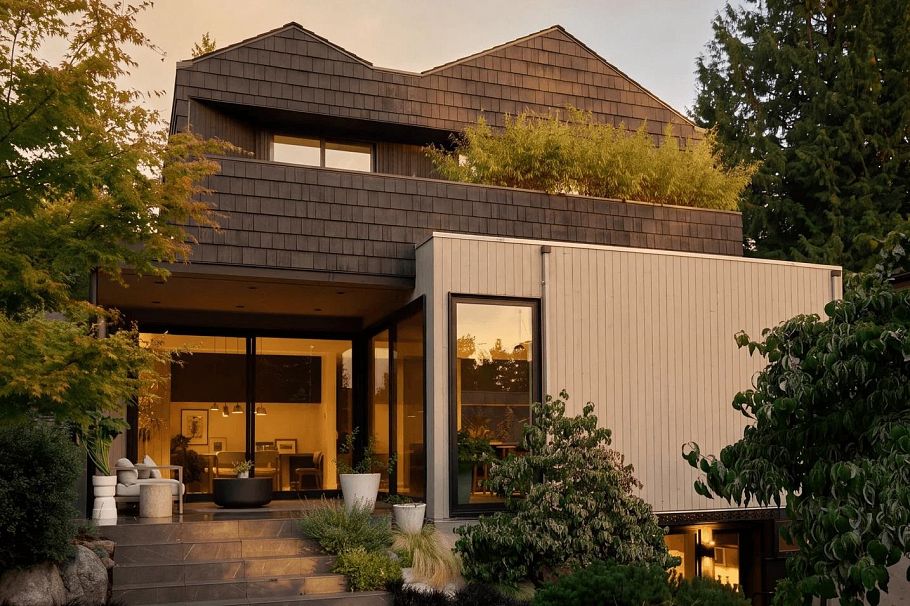 1191 Wellington Drive North Vancouver, BC - 1