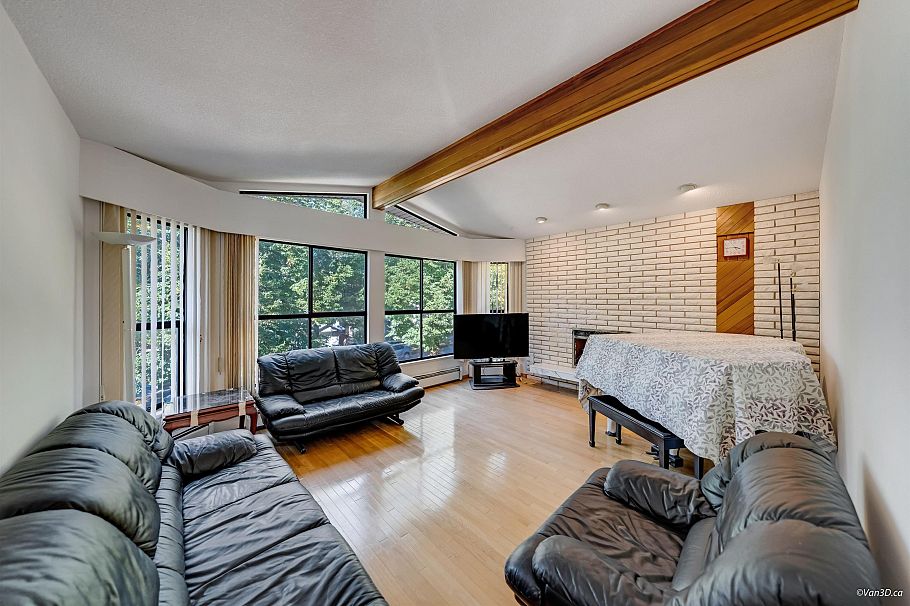 3056 E 28th Avenue Vancouver, BC - 5