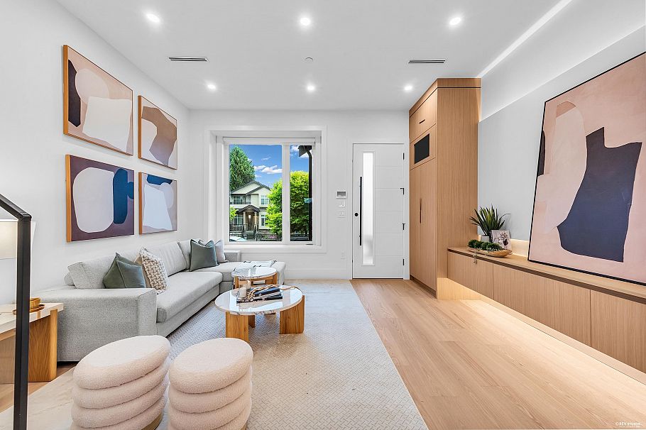 3155 E. 52nd Avenue Vancouver, BC - 11