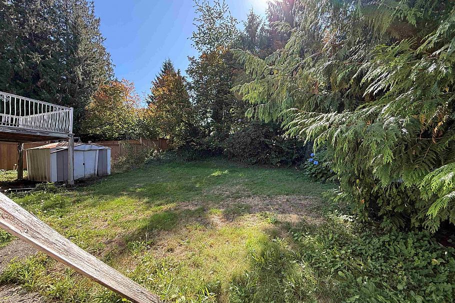 889 Ross Road North Vancouver, BC - 3