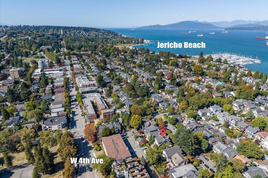 3454 W 3rd Avenue Vancouver, BC - 32