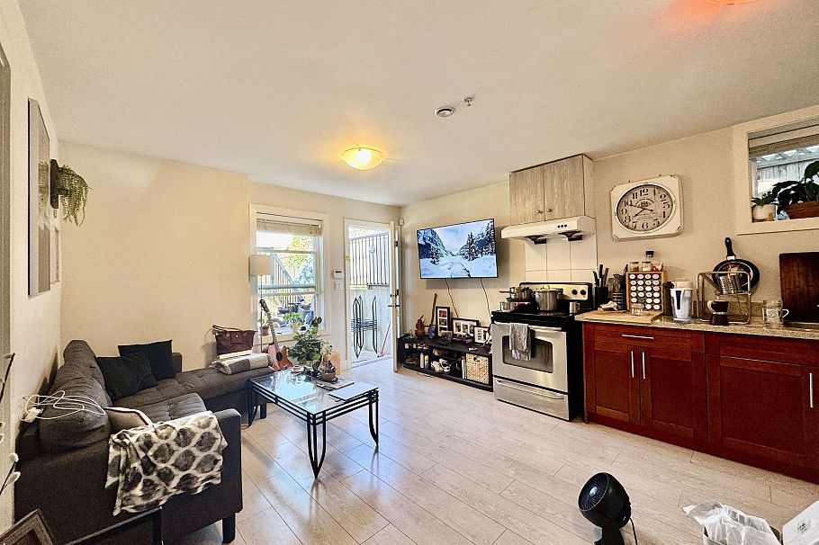 2627 E 41st Avenue Vancouver, BC - 23