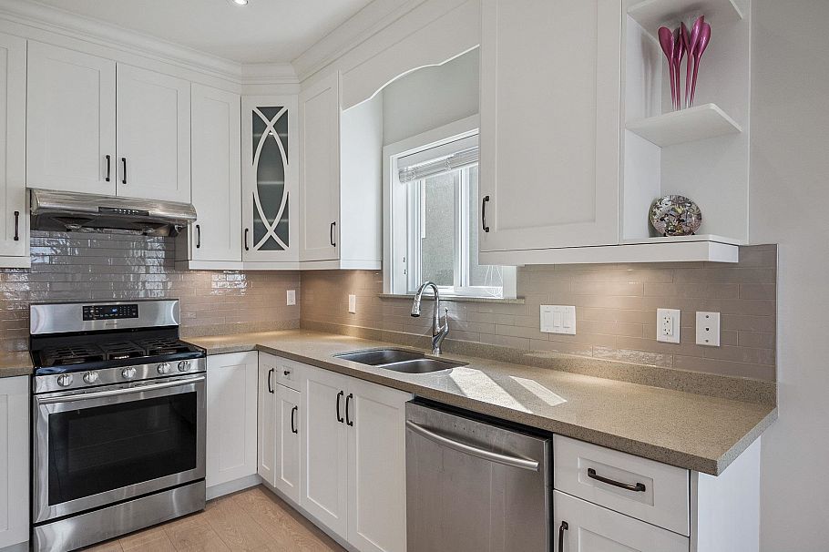 2627 E 41st Avenue Vancouver, BC - 11